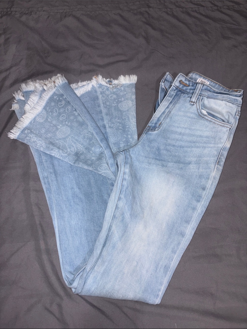 Light Wash Frayed Hem Women's Jeans